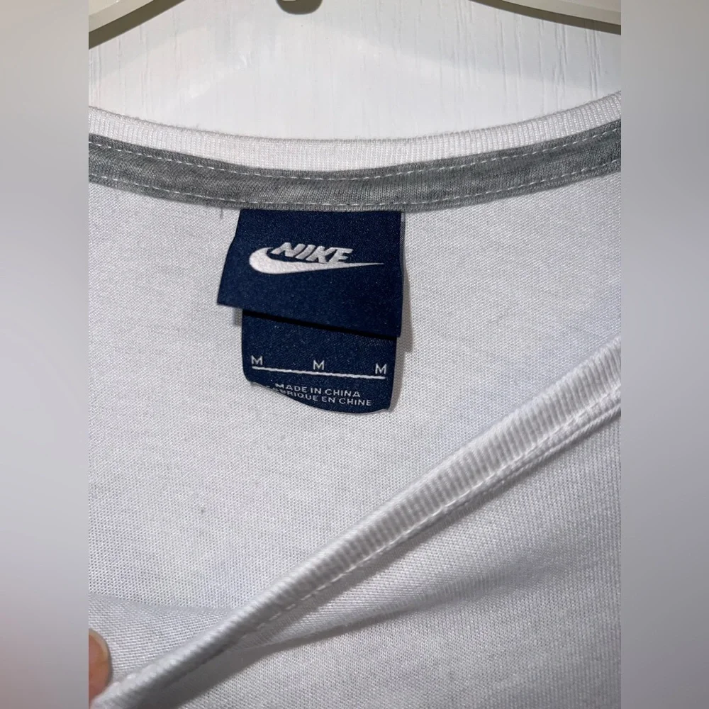 Nike Women’s White Long Sleeve Logo Tee Size M
